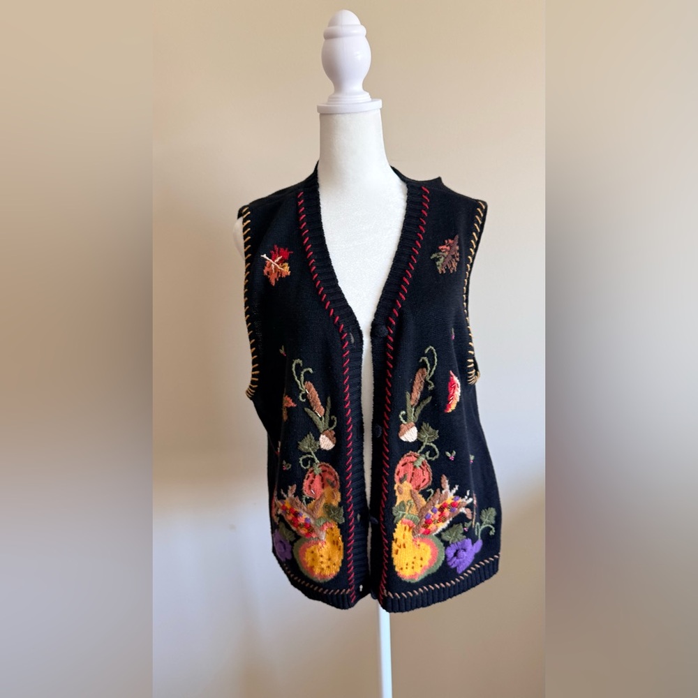 Vtg cove creek women’s L black button front pumpkin fall sweater vest embroidery
